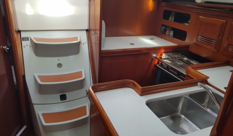 Velero oceanis 361 lleno